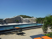 piscine avec terrasse de metafort hôtes